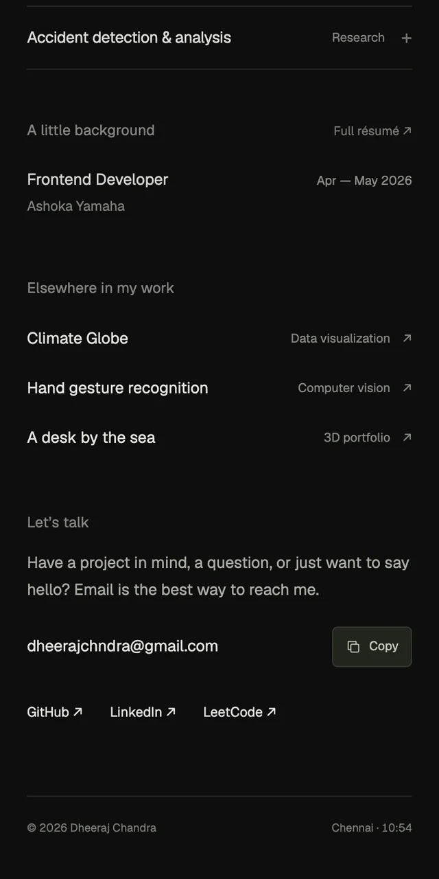 Mobile portfolio experience, résumé and contact links